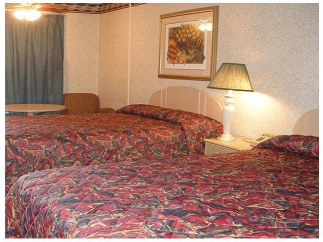 Scottish Inn Огъста Стая снимка
